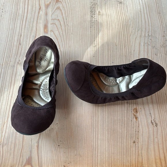 Dexflex Comfort Dark Brown Ballet Shoes Suede Feel Cap Toe Quilt Pattern Size 6 - Picture 2 of 8
